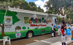 Ônibus Estação do Saber recebe crianças e jovens na SBPC