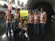 João Gomes de Sá (de joelhos) e a banda alagoana Fulô da Chica Boa, em evento promovido por ele no Memorial da América Latina, em São Paulo.jpg