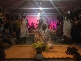 Desfile de moda Afro-In chama atenção pela beleza das peças da cultura afro