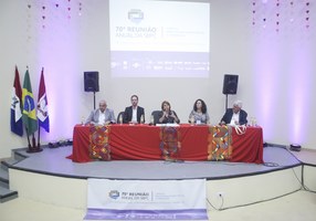 Mesa reúne reitores para discutir a universidade na conjuntura atual