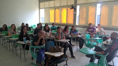 Professor Hugo Monteiro e turma presente no curso sobre saúde mental docente