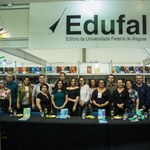 Primeira tarde de lançamentos lota espaço Edufal na tenda da ExpoT&C/SBPC