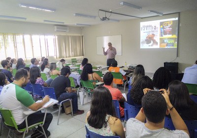 Mesa sobre saúde e segurança no trabalho