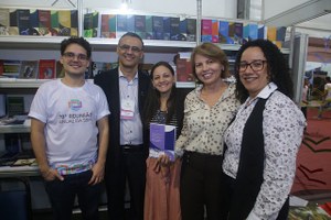 Reitora Valéria Correia participou do terceiro dia de lançamentos da Edufal na SBPC Alagoas