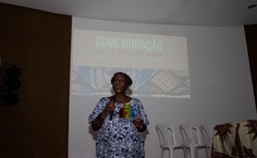 Ângela Brito relembrando vida militante - Foto Ana Luiza