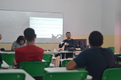 Proefessor Marcelo Karloni abordou o acesso à educação no Brasil