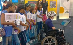 Movimentos da cadeira de rodas por sensores eletroencefalograma (Foto: Esmerino de Lima)