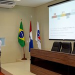 Graduando palestra em seminário sobre os 28 anos do ECA