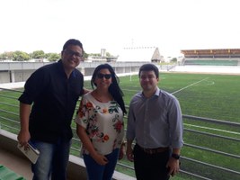 Presidente da Federação Alagoana de Futebol visita complexo esportivo da Ufal