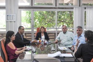 Reunião debate implantação de mais cursos na unidade de Viçosa