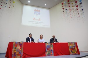 Seminário sobre conjuntura política é aberto com debates e palestra de professor da Unicamp
