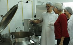 Valéria Correia visita cozinha do RU em Arapiraca. Foto: Thiago Prado