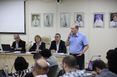 Votação realizada no Consuni, com 59 votantes, elegeu Josealdo Tonholo, com 50 votos  (Fotos: Renner Boldrino)