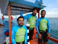 Equipe Mergulho Cientifico, Dr. Claudio Sampaio (UFAL), Mestre Oceanografia Tiago Albuquerque (Projeto meros do Brasil) e Marcio Lima (Bolsista Iniciacao cientifica Meros do Brasil UFAL)