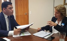 Reitora apresenta projetos aos assessores