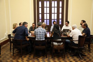 Força-tarefa se reúne com reitora para apresentar discussões preliminares