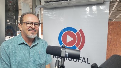 Professor Lindemberg Medeiros em entrevista à Radio Ufal