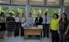 Representantes da Ufal e da BSGI durante ato de doação dos 23 títulos