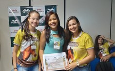 Alunas de graduação premiadas