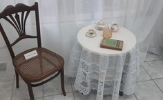 detalhe da mobília do memorial