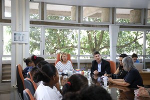 Reitora se reúne com marisqueiras da Lagoa Mundaú