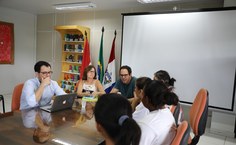 Pesquisadores da Ufal reunidos com as marisqueiras. Foto: Emídio Ferraz