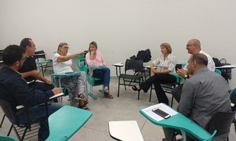 Reitora acompanha primeira reunião do GT sobre o bairro do Pinheiro