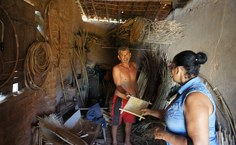 Produtores de peneiras de bambus de Coité do Nóia recebem a visita de alunos e docentes da Ufal
