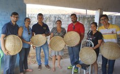 Projeto auxilia artesãos na produção de peneiras de bambus