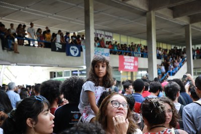 "Não precisamos lutar só porque fazemos parte da Universidade, precisamos lutar pelas gerações futuras", afirmou Lysanne Ferro, estudante de jornalismo. Fotos: Renner Boldrino