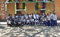 Visitantes de uma escola de Palmares-PE. Foto: Pedro Ivon