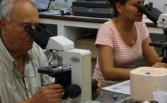 Pesquisador durante atividade no Ceca Ufal