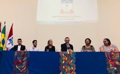 Mesa de abertura com a presença do vice-reitor José Vieira Cruz