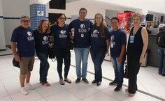 Integrantes da comissão organizadora recepcionam palestrantes do evento. Foto: Deisy Nascimento