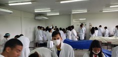 Alunos do Paespe no Laboratório de Anatomia