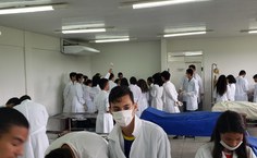 Alunos do Paespe no Laboratório de Anatomia
