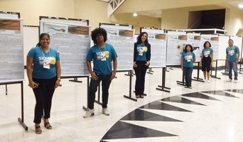 Alunos do projeto Sem Mais nem Menos participam de simpósio na Bahia