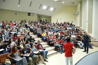 O primeiro aulão do ano lotou o auditório da Reitoria. Foto: Thiago Prado