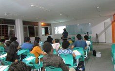 O produtor Glauber Xavier em palestra sobre o audiovisual local e nacional