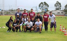 Alunos da licenciatura em Educação Física e organizadores. Foto: Assessoria