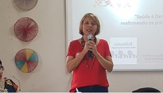 Reitora Valéria Correia participou da mesa com tema "Saúde e Democracia: reafirmando os princípios do SUS”