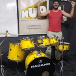 Alunos doam bateria para o Núcleo de Percussão