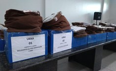 Urnas foram lacradas após encerramento da votação de ontem, quinta-feira (8)