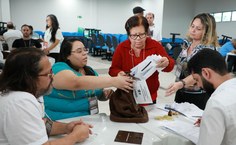 A junta apuradora é composta por cinco mesas cada uma contendo quatro membros