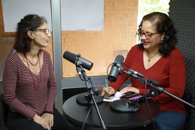 Cláudia Mura entrevistada por Lenilda Luna na Radioweb Ufal