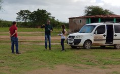 Equipe fazendo medições