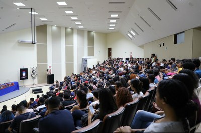 Aula magna lotou o auditório Nabuco Lopes nesta segunda