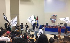 A defesa da universidade pública, do ensino superior gratuito e de qualidade pautaram a participação do Diretório Central dos Estudantes (DCE)