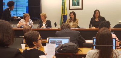 Reitora Valéria Correia representou a Andifes na mesa