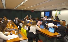 O auditório estava lotado durante a reunião